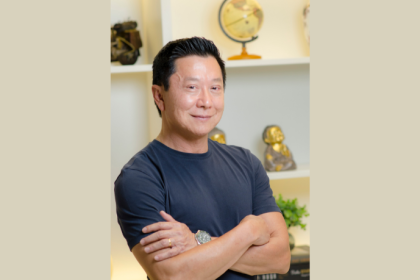 O rejuvenescimento facial moderno usa técnicas que renovam sem tirar expressão, afirma Milton Seigi Hayashi.