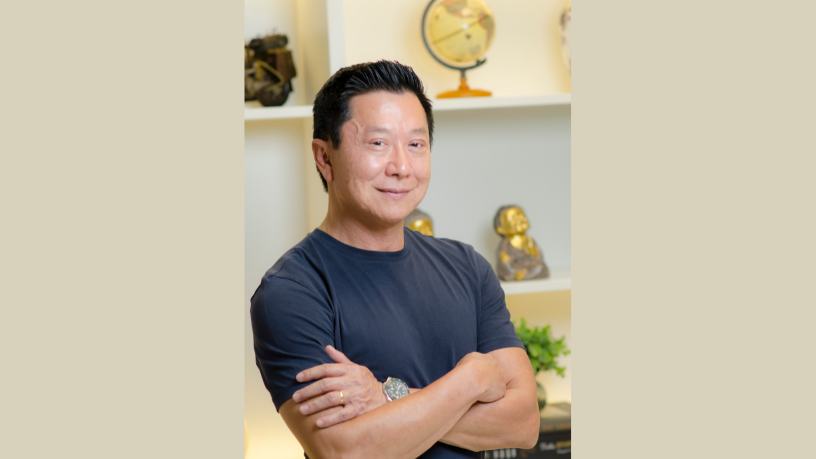 O rejuvenescimento facial moderno usa técnicas que renovam sem tirar expressão, afirma Milton Seigi Hayashi.