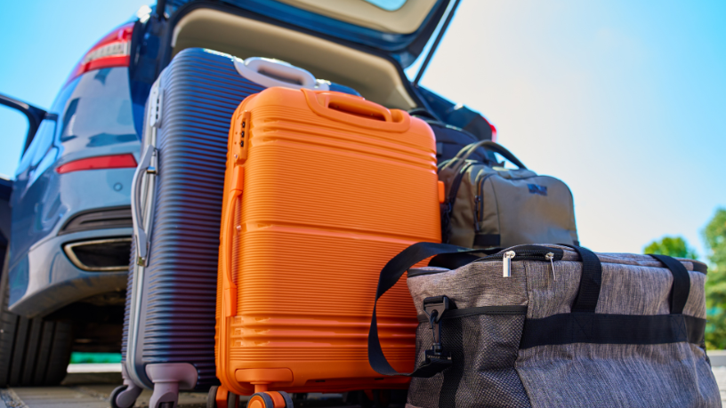 Pensando em viajar sozinho? Veja como Marcio Pires de Moraes orienta estratégias para garantir uma viagem mais segura do início ao fim.